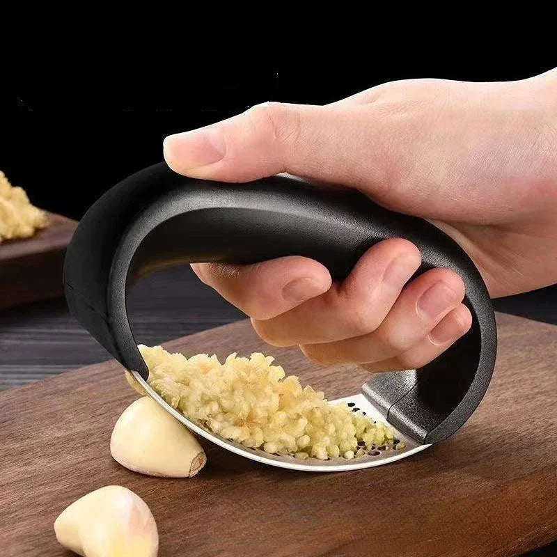 1Pcs Garlic Press Tools Manual Ring Garlic Peeler Stainless Steel Crusher Chopped Chopper Kitchen Gadgets Dining Bar Home Garden