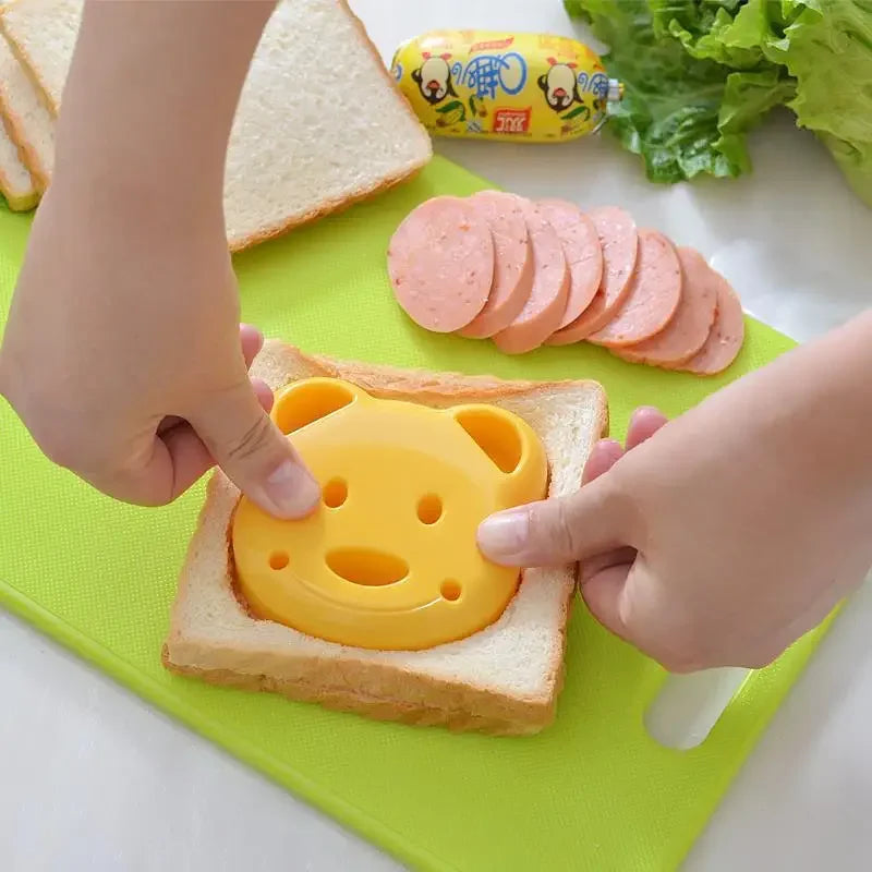 2pcs Sandwich Mould Bear Cat Rabbit Car Shaped Bread Mold Cake Biscuit Embossing Device Crust Cookie Cutter Baking Pastry Tools