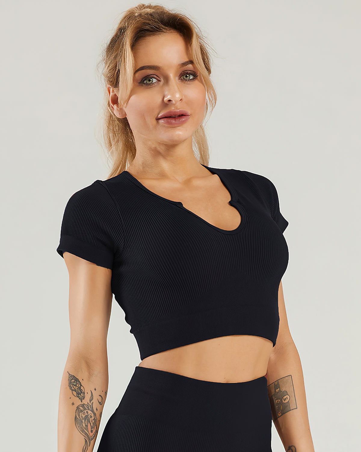 Nieve Keyhole Crop Top